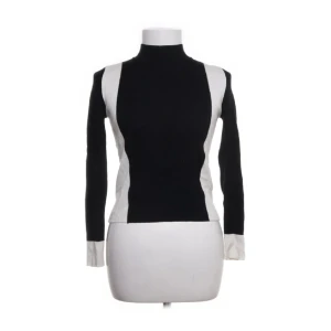 Polotröja Zara - Så fin stickad polotröja från Zara. I jättefintskick! 🩷