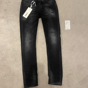 Dondup jeans - Säljer nu dessa sprillans nya dondup jeans i modellen George/ hör av dig vid frågor 