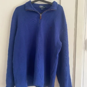 Polo half zip - Tjena säljer denna feta tröjan perfekt nu till våren, säljer då den är för stor skick 9/10