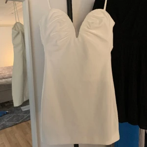 Vit Zara Klänning Mini - Aldrig Använd Klänning, Som Ny