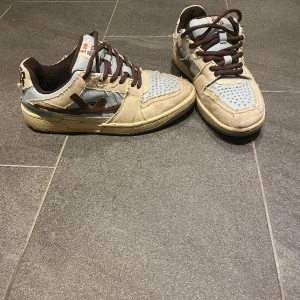 Lost boys - Säljer mina lost boys! Har anvönt dom ett fåtal gånger! Pris kan diskuteras vid snabb affär!