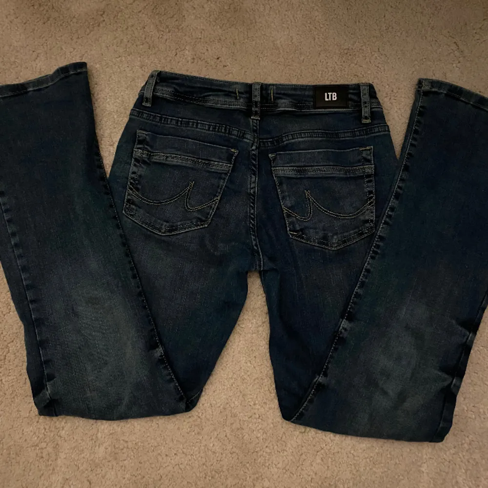 Ltb jeans i valerie som är oanvända. Jätte fint skick som är köpta för 828 kr. Pris kan diskuteras och gärna avhämtning elr mötas upp runt Sthlm. Kontakta vid minsta fundering💗. Jeans & Byxor.
