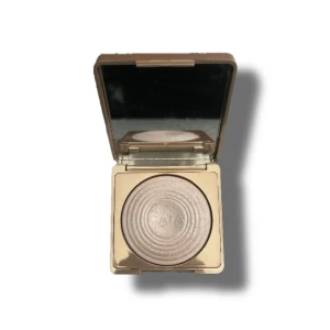 Caia cosmetics highlighter saint tropez - Caia highligter i färgen saint tropez, Har använt den några gånger. Nypris 345kr lägg gärna prisförslag. Hör av dig om du undrar något, vill ha mer bilder eller nått annat🩷