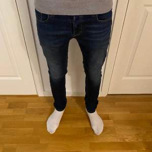Ett par feta jeans från märket diesel i modellen ”slim”. 9/10 skick. Storlek 29/32. Pris går att diskutera.