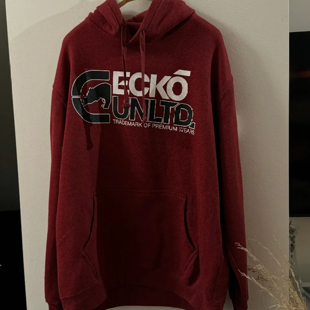 Bought at beyond retro for +300kr. Never worn by myself so Im selling it. Redish brown, more red than brown. . Hoodies.