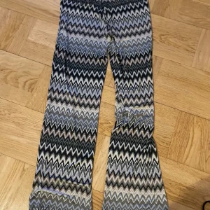 2016 byxor - Bra sick. Man får jättefin röv i dom😁passar mig som är 1,65