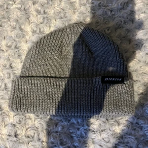 Dickies mössa  - Mössa aldrig använd fick med den i ett köp men passar inte mig 