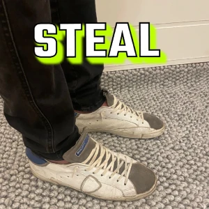 Phillipe model skor  - Tjena säljer nu dessa Phillipe model skor!. Skick 6/10 går absolut att använda men har sina slitningar. Storlek 43 Hör av dig vid mer frågor Inga og