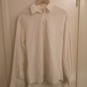 Filippa k  - Märke: Filippa K Typ: Skjorta  Skick: Ny Storlek: L