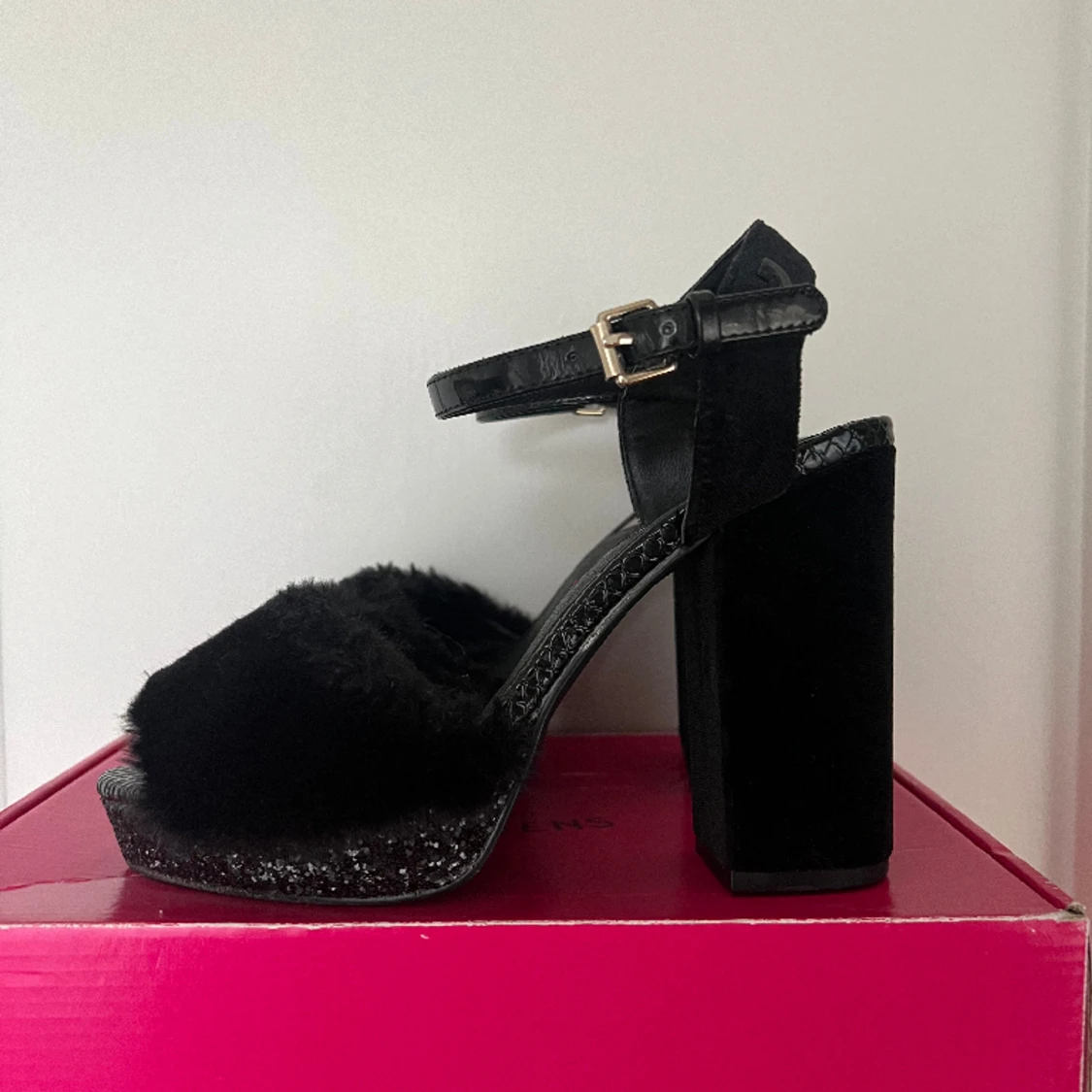 Päls/glitter klackar 