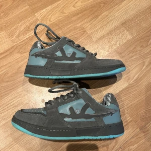 Lost boys Grey tiffy’s  - Selling because it was ordered in wtomg size!  Size 43us  Never been used, i have receipt on mail   I live in norway, so i can only SHIP😅☺️