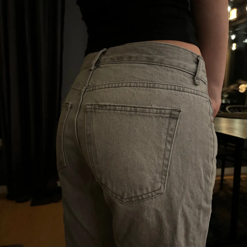 Lågmidjade jeans som är för stora för mig, de är knappt använda. Jeans & Byxor.