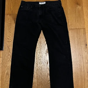 Dressman jeans - St : W36, L32 Passar mig i längden som är 178 Lågmidjade Köparen står för frakten