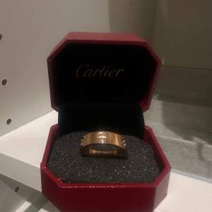Cartier ring, vet inte om den är äkta eller inte men så så fin😍😍😍