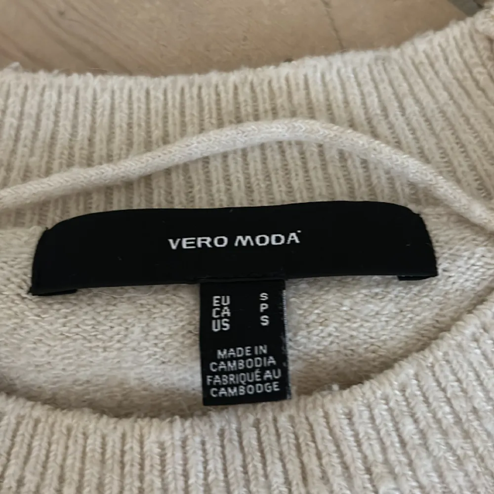 Så söt stickad tröja från Vero Moda i S. Stickat.