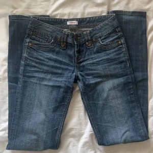 Lågmidjade raka jeans - Skitsnygga lågmidjade jeans från Orsay, för små för mig så kan inte skicka bilder på, jeansen har rak passform🤍 Midja 36, innerben 84