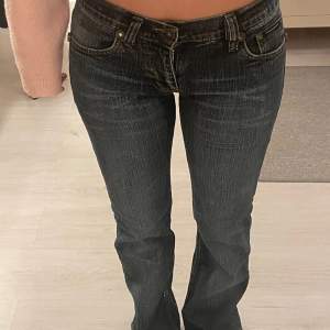 Superfina!!!! Dolce & Gabbana bootcut jeans. Storlek 28. 