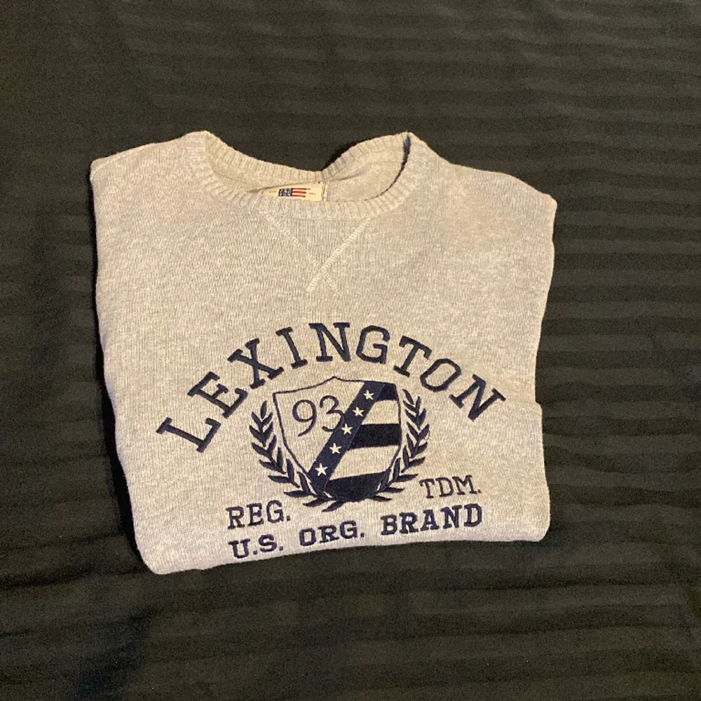 En fin Lexington tröja som sitter väldigt bra på|| storle L men sitter mer som M|| ny pris på tröjan är 399kr|| vårat pris 99krVid frågar eller mera bilder på tröjan kontakta oss.. Hoodies.