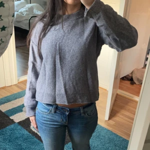 Filippa k tröja - Oanvänd stickad tröja från filippa k. Storlek L men sitter som S.