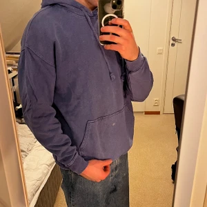 Reclaimed vintage oversized hoodie - Schysst oversized hoodie i blått, fint skick! Hämtas i Göteborg eller skickas mot fraktkostnad 