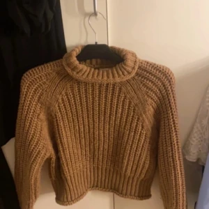 Stickad tröja - Super fin stickad tröja , i nyskick men kommer inte till användning 