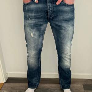 Sällsynta Jack and Jones jeans i storlek W32/L34. Riktigt feta och skick 9/10. Pris 349kr, tveka inte att höra av er om ni undrar något.