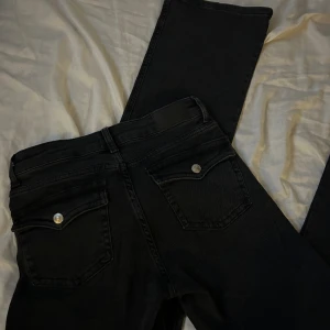 oanvända jeans med fickor - helt oanvända jeans från lager 157 , med snygga bakfickor 