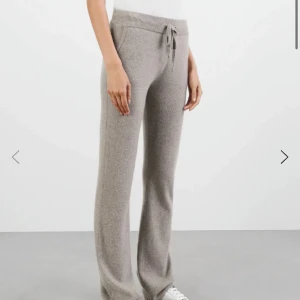 Soft goat byxor  - Säljer exakt de mjukisbyxorna som är på bilden! Fick de i födelsedagspresent nu i december, de är aldrig använda utan endast provade🫶🏼2000kr ink frakt