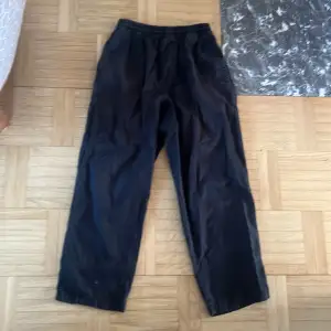 Black Polar surf pants size S  Använda, men dem har inga tecken på användning bra pris  