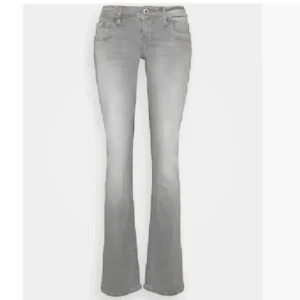 Gråa Ltb jeans - Köpt här på plick och har aldrig använt själv, lite för stora på mig och det är därför jag säljer ❤️ Inga defekter 