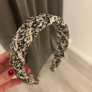 Diadem  - Jätte gulligt diadem som inte kommer till någon användning!