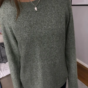 Stickad tröja - En stickad tröja från Veromoda, säljer pga att den inte används💞! (Passar mig som har s)