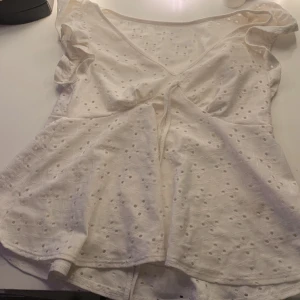 En fin top från SHEIN som säljs för den är förlåten  - En gullig fin top från SHEIN jag kan inte ha den längre för den är för liten