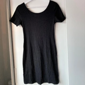Svart t-shirt klänning 💕 - Svart t-shirt klänning från H&M 🥰