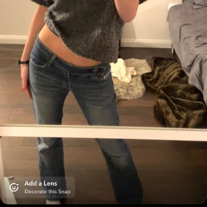 Vintage diesel jeans  - Säljer mina älskade vintage jeans, storlek 26 men stora i storleken, passar mig i längden är 169 sparsamt använda och i fint skick (saknas bara en knapp, dock väldigt enkelt att sy på)🌟💋💘