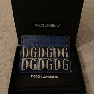Dolce & Gabbana korthållare - Dolce & Gabbana korthållare. Använt skick! Nypris ca 1800kr