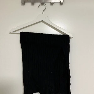 Kjol - Använd fåtal ggr, knä lång med slits