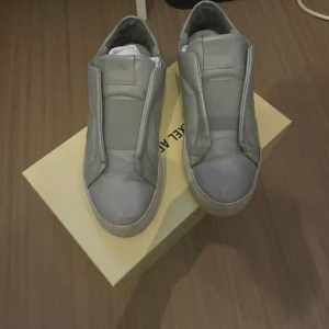 Arigato 360 laceless - Säljer ett paranvända arigatos!