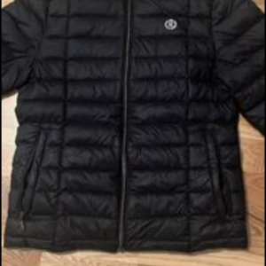 Dunjacka  - Herr dunjacka i Marin blå märket Henry Lord i stl s