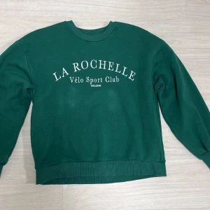 Sweatshirt  - Säljer denna superfina sweatshirten från gina🩷inga defekter. Köparen står för frakten