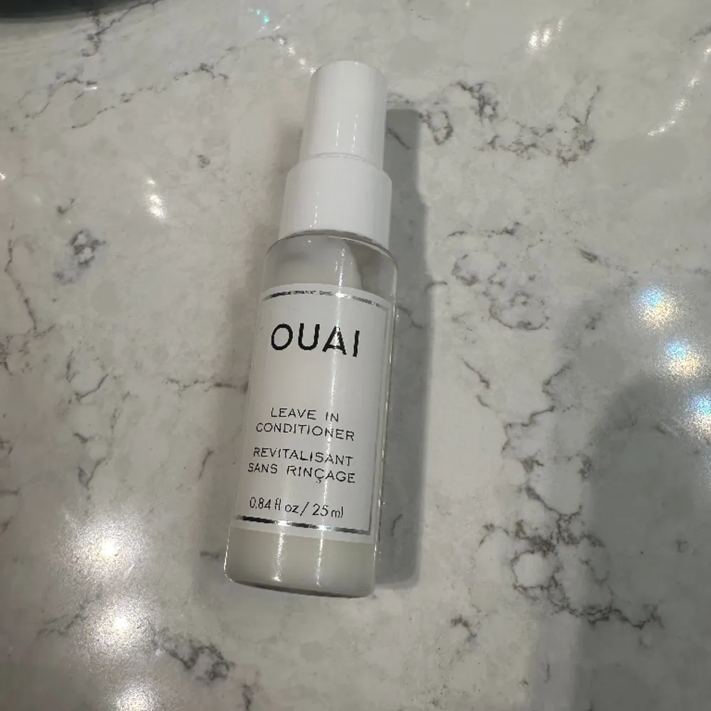Ouai leave in conditioner spray Travel size 25ml  Endast använt två gånger, och öppnade för en månad sedan. . Accessoarer.