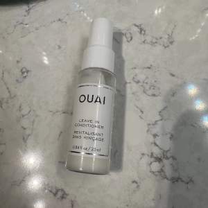 Ouai leave in conditioner spray Travel size 25ml  Endast använt två gånger, och öppnade för en månad sedan. 