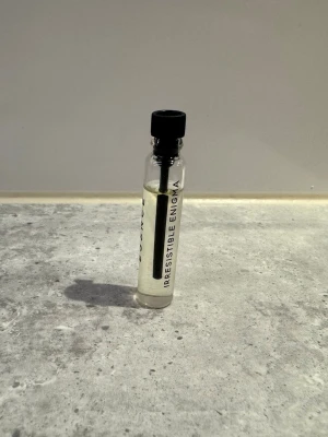 Essnce - Irresistible enigma - Essnce - Irresistible enigma, köpt nyligen. Provad en gång