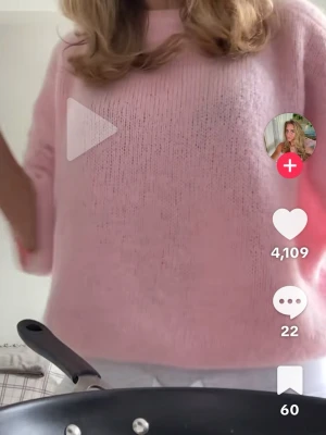 Ljusrosa stickad tröja - Snygg nypris 600 aldrig använd . Storlek XS/S