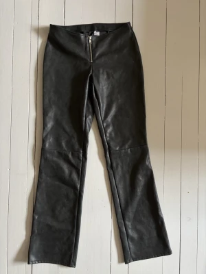 Lågmidjade skinnbyxor - Ascoola byxor, använda en gång,(fakeskinn)🩷