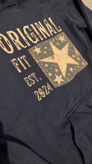 Original fit hoodie - En unik orginlal fit hoodie i storlek S, skick 9/10 hör av er vid minsta lilla fråga!