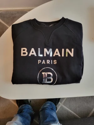 Svart Balmain Paris sweatshirt - Orginal tröja i nyskick storlek S 