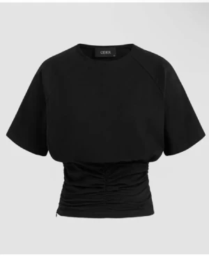 Svart croppad topp från Cider - Trendig svart croppad topp från Cider med korta ärmar och snygg rynkad midja. Perfekt till jeans eller kjol för en cool och stilren look. Enkel design som är lätt att matcha med olika outfits.