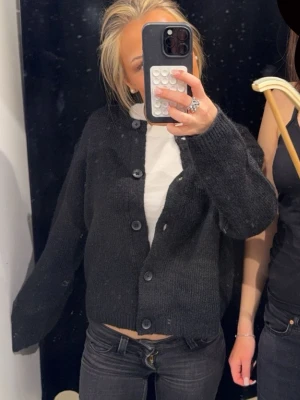 Stickad kofta - Jättefin men har använt max 2 gånger