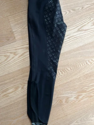 CT ridbyxor - Cavalleria Toscana ridbyxor i nyskick i storlek 44 men skulle säga även passar 40🩷 Nypris 2850kr